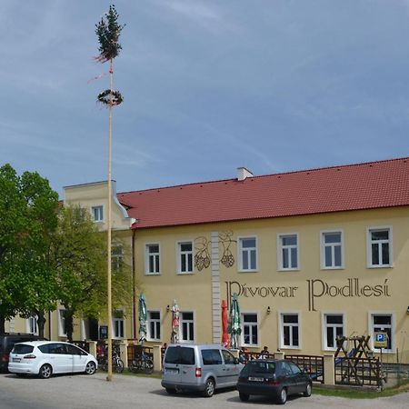 Penzion Pivovar Podlesí Příbram Esterno foto