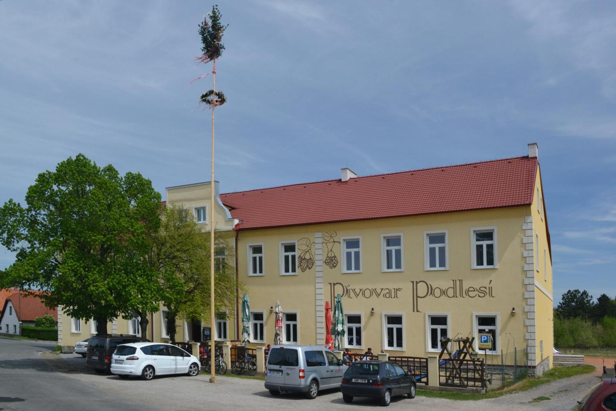 Penzion Pivovar Podlesí Příbram Esterno foto