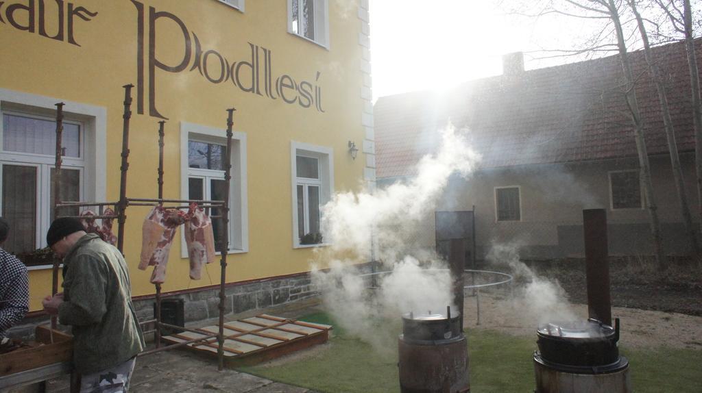 Penzion Pivovar Podlesí Příbram Esterno foto